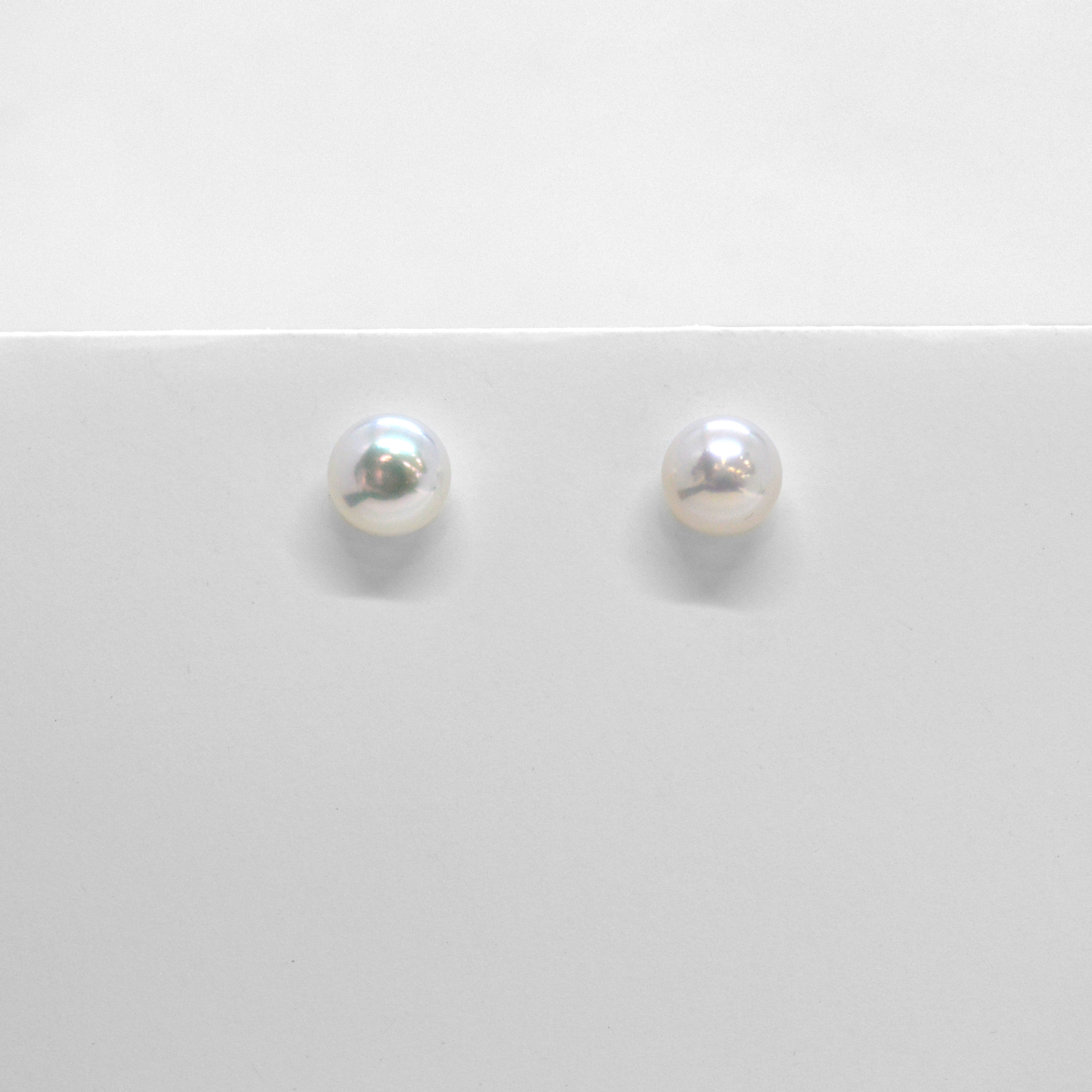 Pearl stud earrings (large)