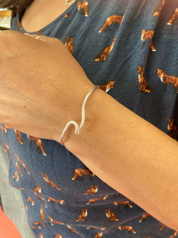 Wave Bracelet (sand embosed)