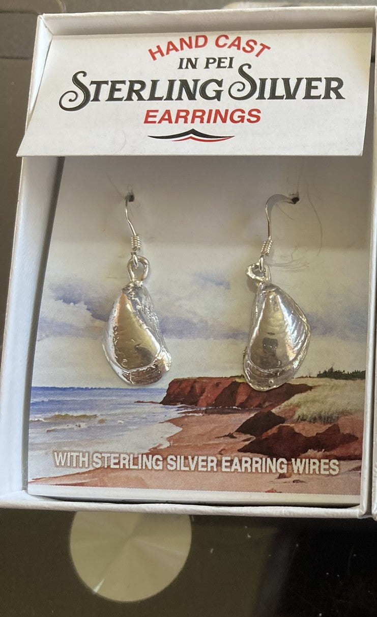 Mussel shell earrings small