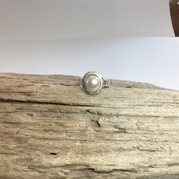 Freshwater Pearl ring with 4 mm band