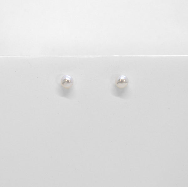 Pearl stud earrings (medium)