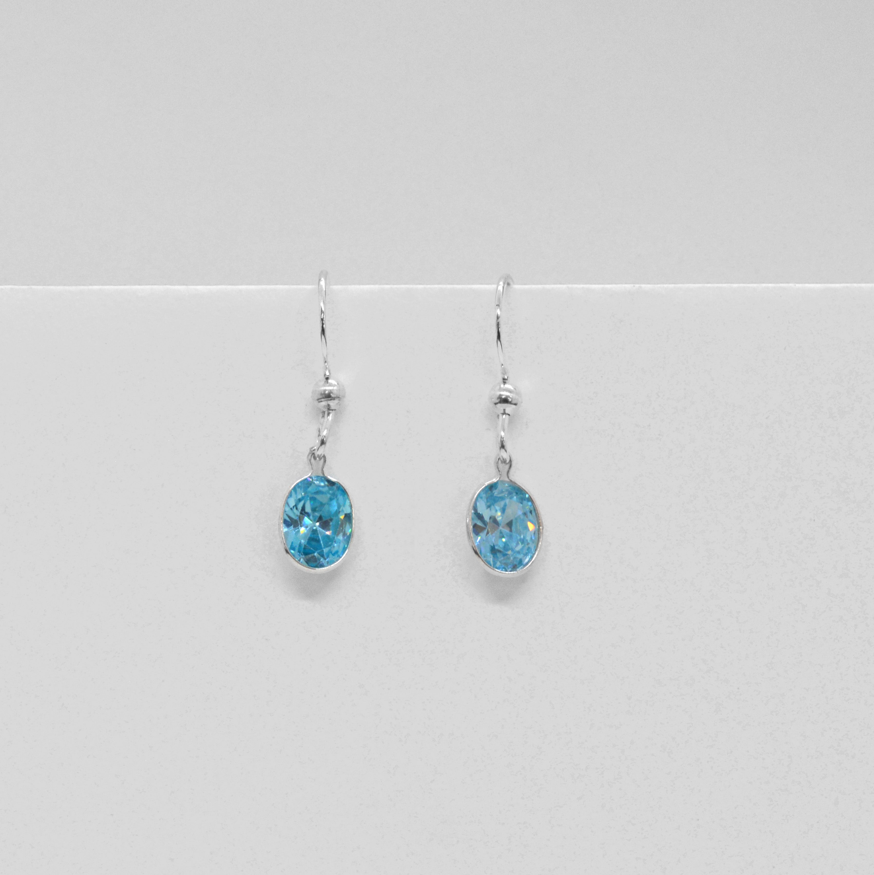 Oval birthstone earrings (March/Aquamarine)