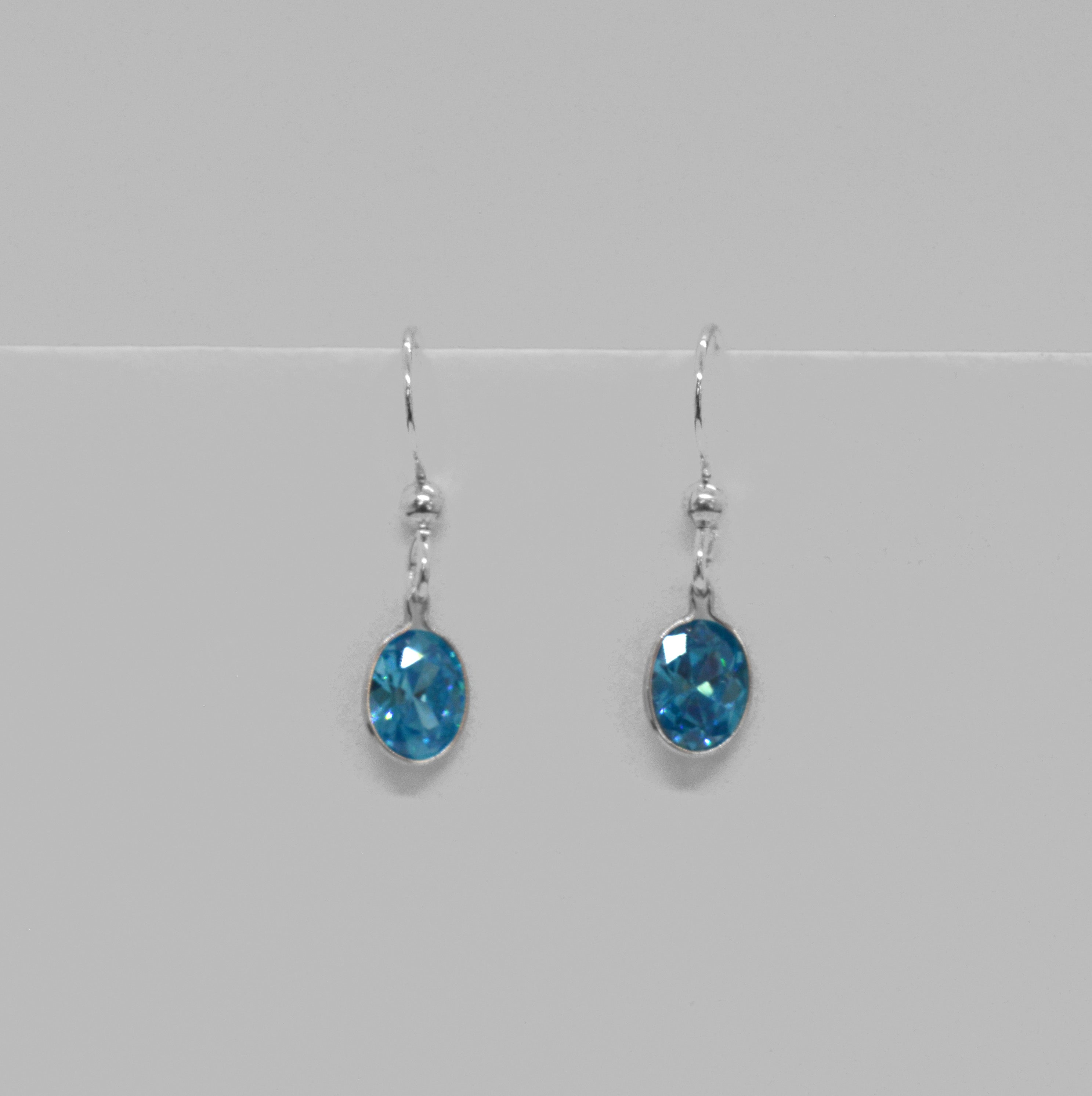 Oval birthstone earrings (December/Blue topaz)