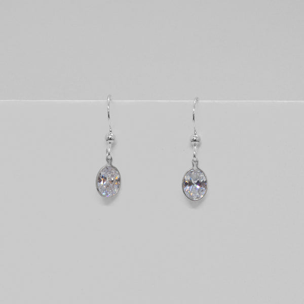 Oval birthstone earrings (April/Diamond)