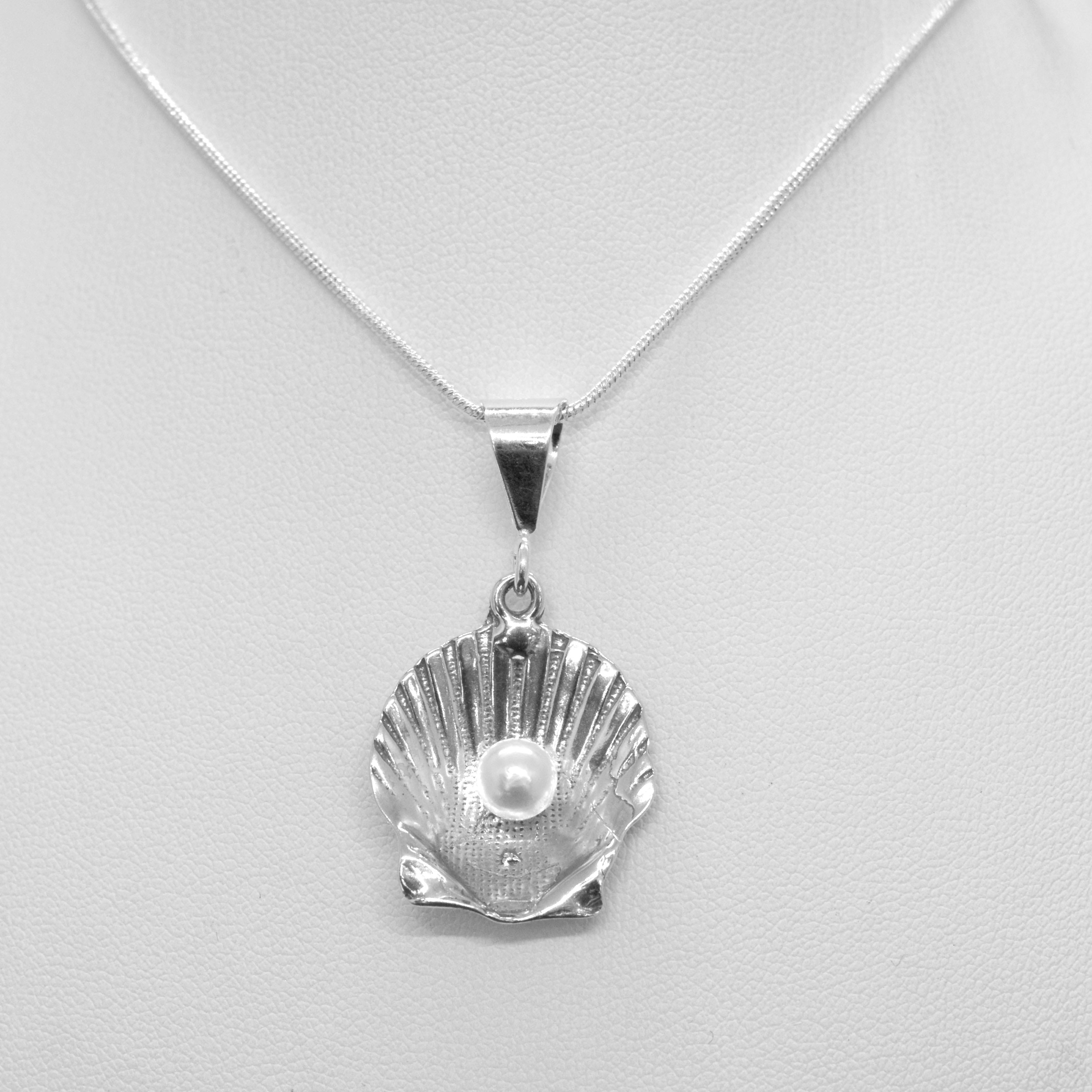 Sterling Silver Scallop with pearl pendant